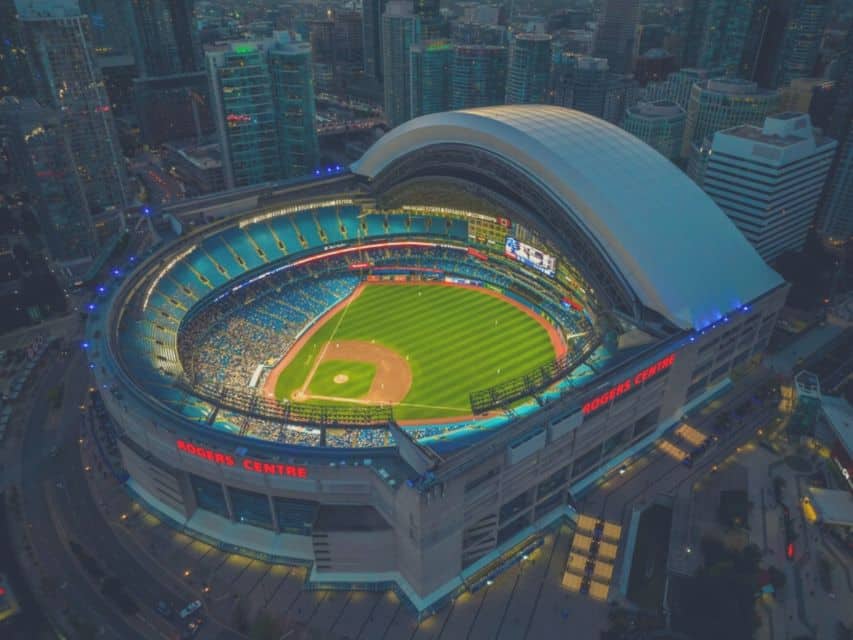 Toronto Blue Jays baseball game at the Rogers Center in Toronto - Travelers  - recommendations tips where to fly, where to travel and what to do!
