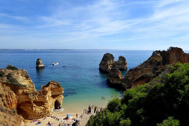 חבל אלגרבה, המשתרע לאורך כל החוף הדרומי של פורטוגל, הוא גן עדן לחובבי ים וחופש
