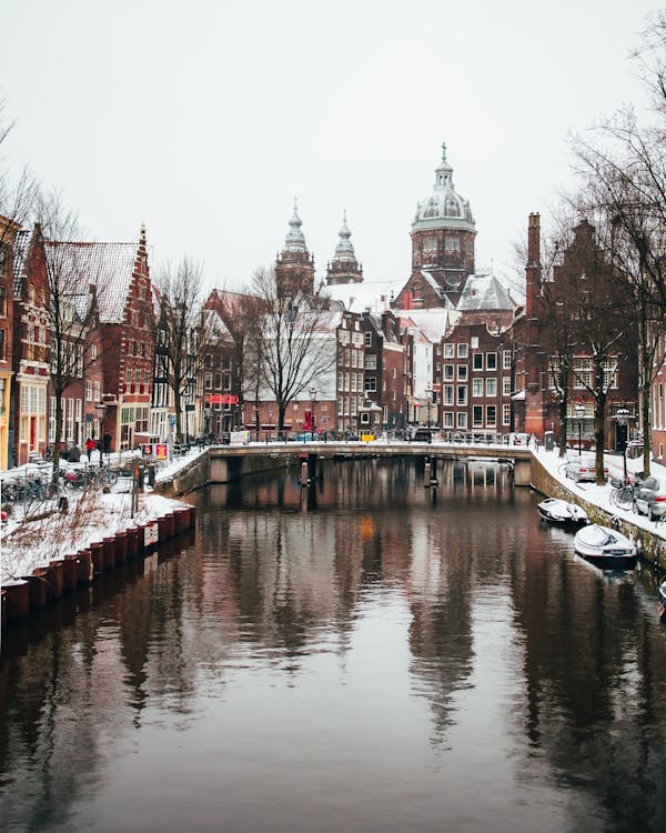 amsterdam canal cruise unlimited pizza and drinks